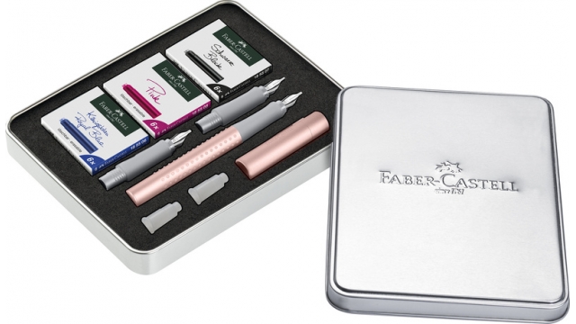 Faber Castell FC-201514 Kalligrafietset Faber-Castell Grip Pearl Roze F + 1.4 En 1.8 Punt En 3x Doosjes Inktpatronen