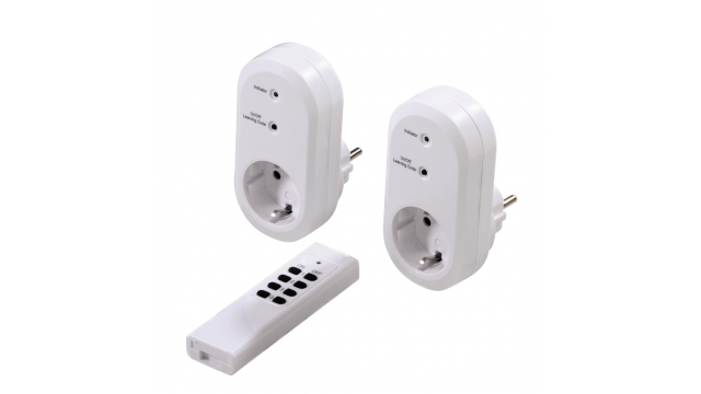 Hama Radio-Controlled Power Outlet Set With Remote Control
